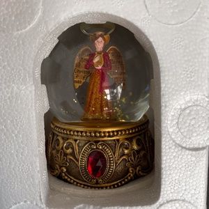 New in box 2010 Macy's angel musical water globe